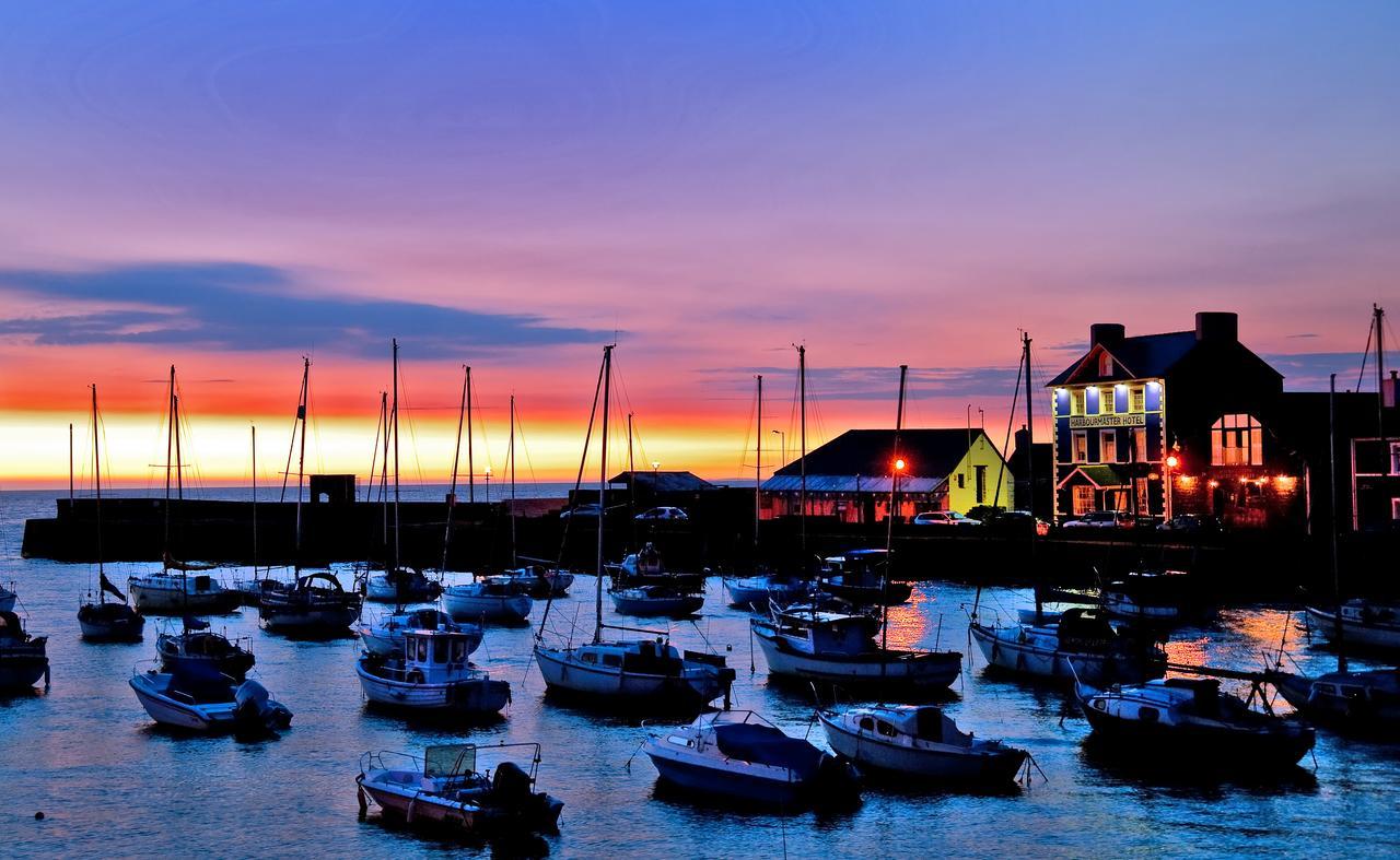 Harbourmaster Hotel Aberaeron Dış mekan fotoğraf